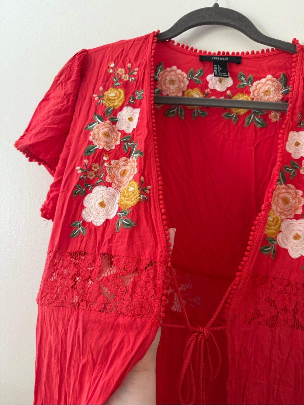 Floral Embroidered Red Maxi Duster Summer Kimono w/ Tie Front Size Lg Forever 21 - Picture 10 of 12